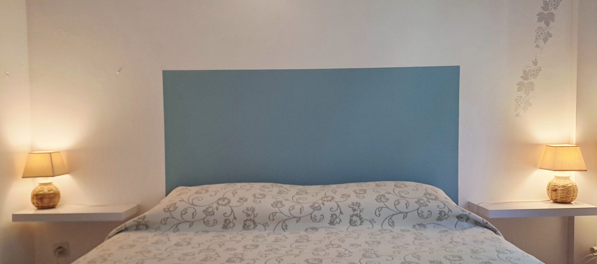 Chambre Cades lit en 160cm. Le Cade — Gîte Le Cade
