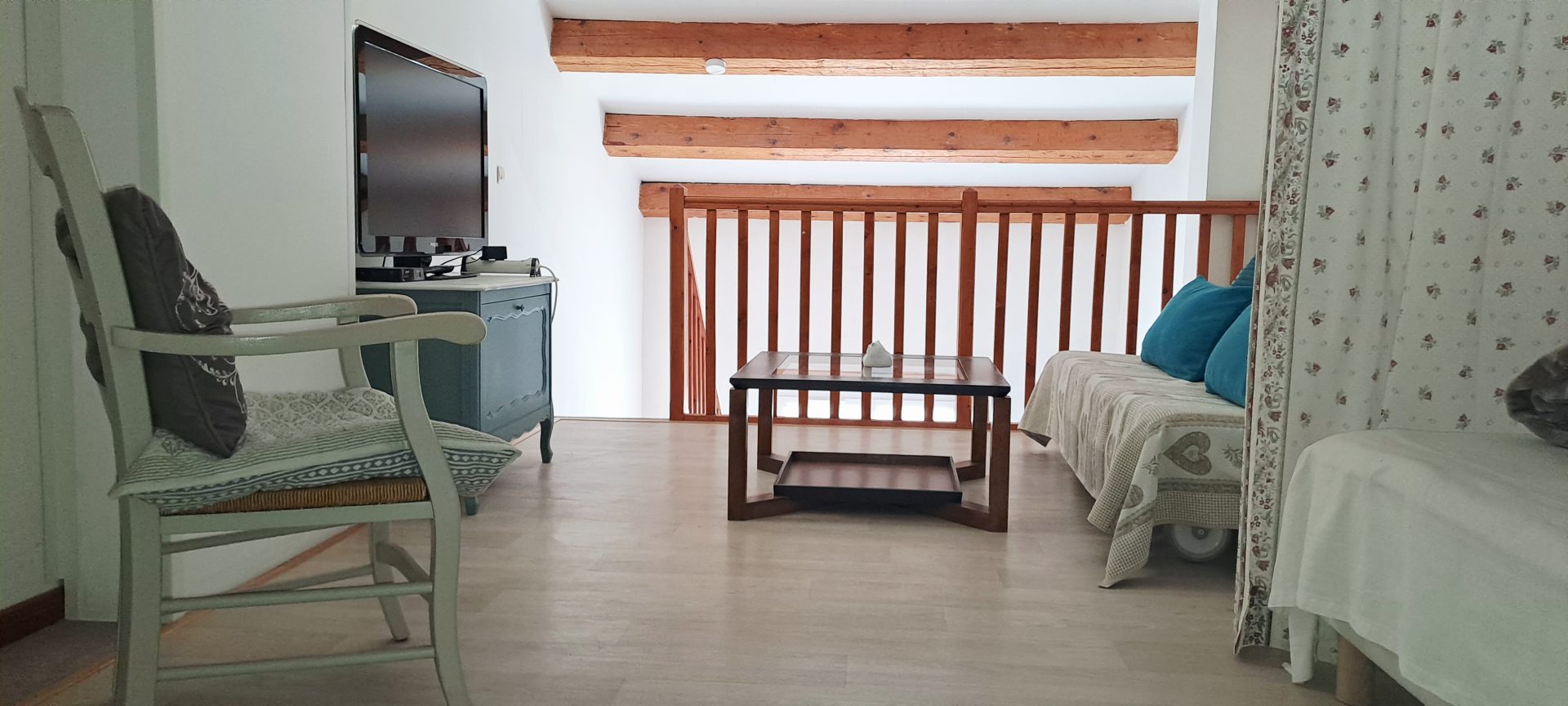 Mezzanine. Vue ensemble. Farigoule — Gîte La Farigoule