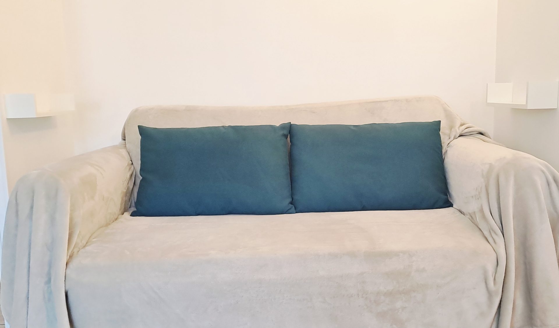 Canapé 2 personnes. Le Soleillou — Gîte Le Soleillou