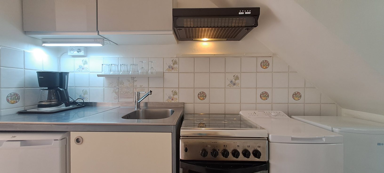 Cuisine équipée. Le Soleillou — Gîte Le Soleillou