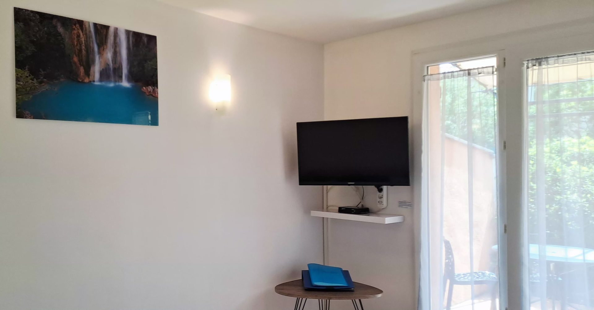 ESPACE SALON TV. Le Soleillou — Gîte Le Soleillou
