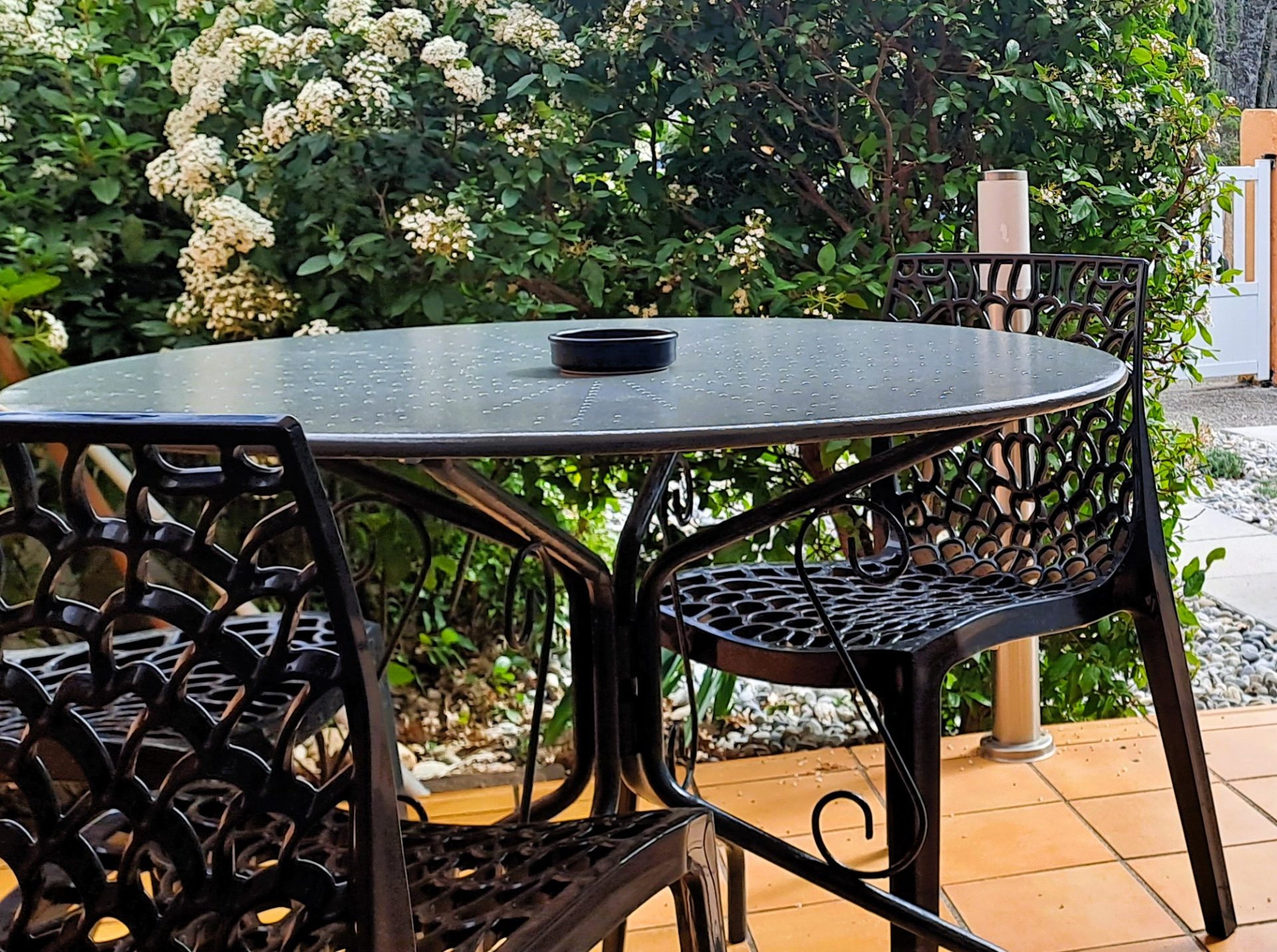 TABLE D'EXTERIEUR. Le Soleillou — Gîte Le Soleillou